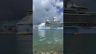 Royal Caribbean lanza todos  sus botes salvavidas al agua. Puerto de miami