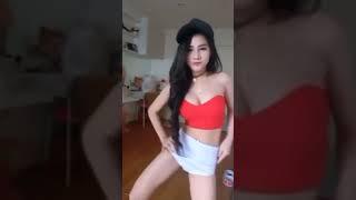 CEWEK TOKEK GEDE GOYANG HOT SEXI SAMBIL BIGO LIVE HOT SEXI NYA BUKAN MAIN