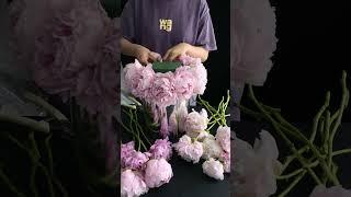 How to make a stunning peony flower box #FloralArrangement #DIYFlowers #flowerbox