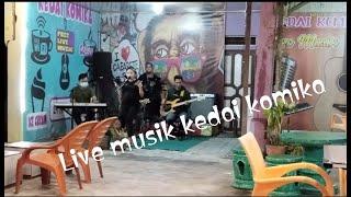 Live Musik Kedai komika Astrid Jadikan aku yang kedua cover Pulang pisau Kalimantan tengah