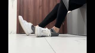 Nike Air Force 1 sneakers shoeplay with grey Vans no-show socks