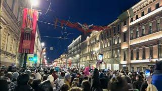 Ночное шествие по Невскому проспекту. Народ скандирует Россия Россия Санкт-Петербург. 9 Мая 2024.