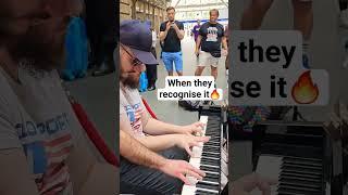 Energic Piano Duet Shocks The Passengers in Train Station