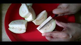 HOW TO #CUT AND EAT GUAVA FRUITGUAVA  HOW TO EAT GUAVA #GUAVA CUTTING#PYARA CUTTING#AMRUD CUTTING