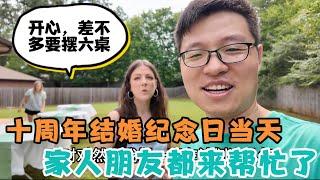 中美夫妇结婚十年后，我们又给自己办了场“婚礼”家人朋友都来帮忙了，差不多今天要摆六桌，大人孩子们穿上礼服那一刻，计划了几年的的梦想终于成真了！