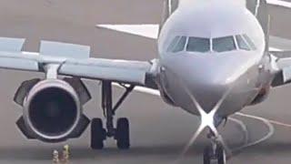 Руление с открытым реверсом. A320 Аэрофлот  Фантастические виды аэропорта Геленджик +переговоры