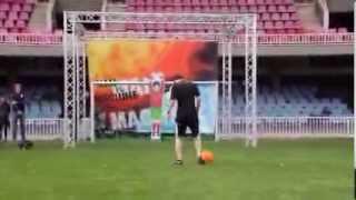 Lionel Messi Vs Robot Goal Keeper. Who is better ?  - Feed Me Football
