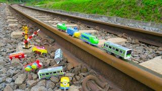 Mencari dan Merakit Mainan Kereta Alien Space Minion Bergoyang Kereta Yamanote Plarail Set Japan