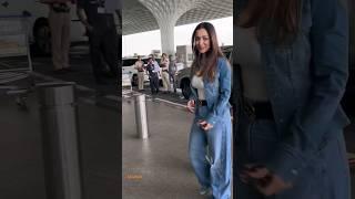 मेडम रुक के फोटो करते हैं Malaika Arora At Airport Departure #malaikaarora