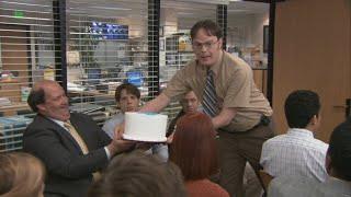 Dwight DESPIDE a Kevin CON UN PASTEL - The Office