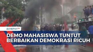 Demo Mahasiswa Diwarnai Aksi Bakar Ban Tuntut Perbaikan Demokrasi dan Harga Sembako Turun