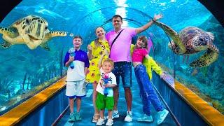 Diana and Roma - Family Day at SeaWorld