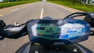 Candeleando a 207 kmh en Yamaha MT07