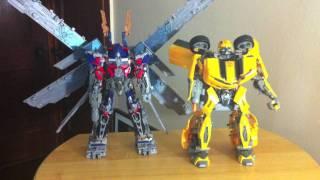 Ultimate Optimus Prime VS Ultimate Bumblebee size comparison