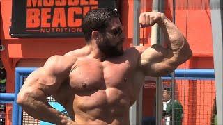 German huge bodybuilder David Hoffmann - Training & posing at Venice Beach