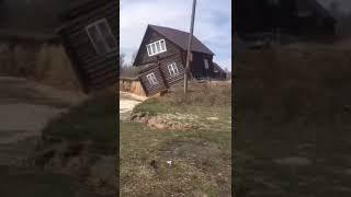 House collapses into water due to rising water levels in Oka river