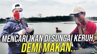 PAK AMSORI DI PHK  MENGHARUSKAN DIA UNTUK MENCARI IKAN DI SUNGAI KERUH UNTUK MAKAN SEHARI-HARI ..