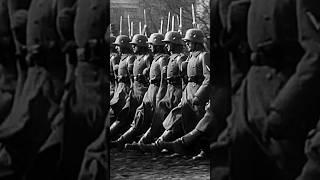 Regimentsgruß 1930 Paradesoldaten der Weimarer Republik#wachbataillon #militär #tradition #garde