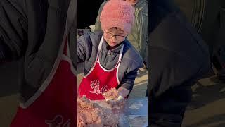 河北唐山牛肉饼，一天千多个饼，连孩子经常都出来帮忙，不然来不及卖……#Shorts