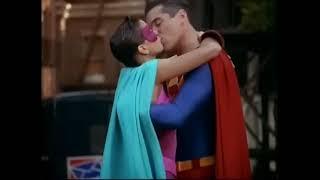Lois & Clark 3x07 15 - Superman and Ultrawoman kiss