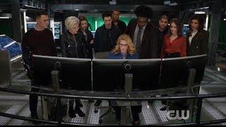 Arrow 8x10 Felicitys Renunion with Team Arrow