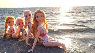 Super Beach day  Elsa & Anna toddlers - Barbie - sand play - water fun - splash - sunset
