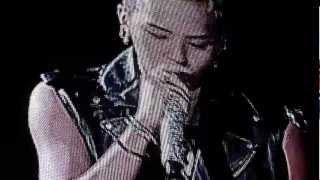 Big Bang - Talk + GD singing Crayon Alive Tour in Singapore