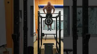 Dario pr on muscleup with 3-4 kg buffer . Body weight 66 load 35 kg. Road to 40kg