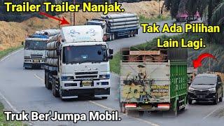 Truck Trailer Muatan Raksasah Melintas Trailer Trailer Nanjak.Truck Berjumpa & Mobil Di Bukit Kodok.