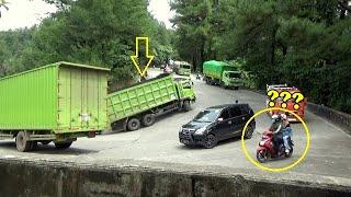 NEKAD... TRUCK INI MELEWATI SISI YANG PALING CURAM PANORAMA 1 SITINJAU LAUIK.9+-