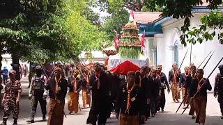 Arak Arakan kirab Gunungan Keraton Kasunanan Surakarta