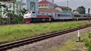 Satu-satunya Kereta KAJJ Yang Berhenti Di Stasiun Jenar  KA Bogowonto  #train #stasiunkroya