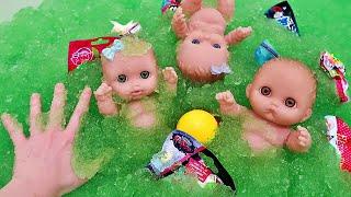 Toys Surprise in Gelli Baff and Gelli Snow Slime Video for Kids Играем в куклы и пупсики Zyrikitv