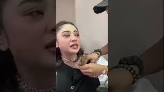 Dewi persik di pegang cucunya