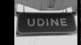 Annunci treni per Venezia e per Wien Südbahnhof dalla stazione di Udine