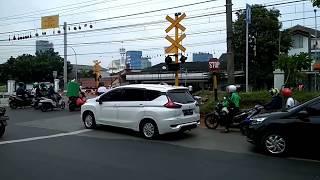 Perlintasan Kereta Api KRL Jln Poltangan pasar minggu