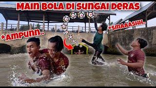 PERTARUNGAN BOLA AIR DI SUNGAI TERSERU JADI INGAT MASA KECIL