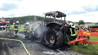 Traktor brennt lichterloh - Feuerwehr verhindert Wiesenbrand