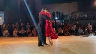 Carlos Estigarribia y Gisela Natoli  -  Milonga de Mis Amores  -  Orquesta Juan DArienzo