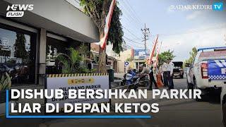 Dishub Kota Kediri Bersihkan Parkir Liar di Depan Kediri Town Square