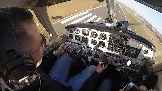 So wird ein Motorflugzeug geflogen - Von der Flug-Vorbereitung über das Cockpit bis zur Landung