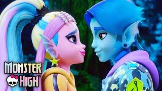 Lagoona Learns to Trust Gil   Monster High