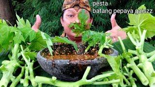 RUJAK BATANG PEPAYA MENTAH eating papaya tree MUKBANG LALAPAN MENTAH