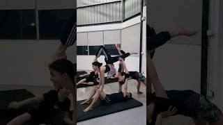 Un poco de las acrobacias duo que trabajamos esta semana en  #acrodance  #acrobatics