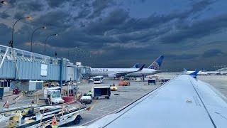 CRAZY MIDWEST THUNDERSTORMS – STORMY Takeoff Chicago OHare – United Airlines – A320-232 – N451UA