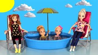 Park pool fun  Elsa & Anna toddlers - water fun - Barbie dolls