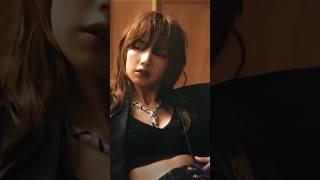 Lisa’s knows how hot she is  #lalisa #lisa #blackpink