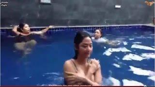 Dewi Persik Hampir Bogel & Cuba Menutupi Payudaranya Masa Berenang Indonesians Belly Dancer