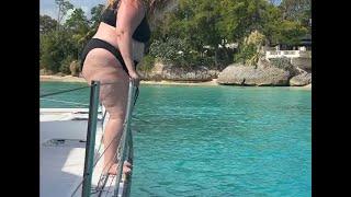 Hunter McGrady jump into the sea