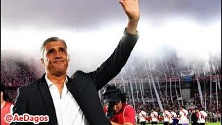 Gran HOMENAJE y OVACIÓN de los HINCHAS de RIVER a Hernán CRESPO en el MONUMENTAL 2020